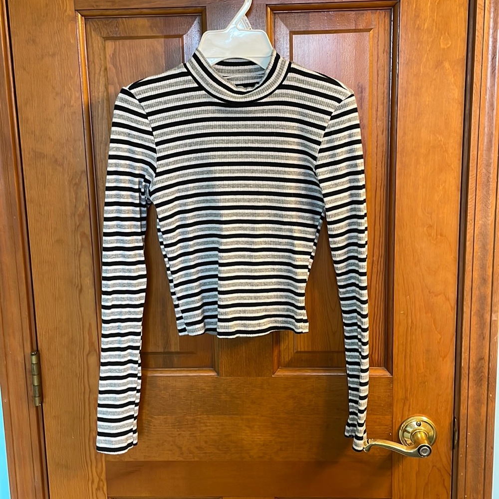 Piper & Scoot ribbed cropped mockneck top